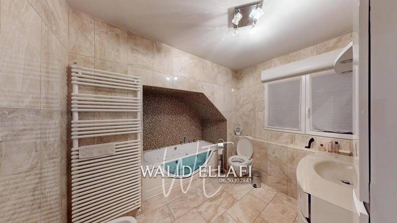 Maison - 215 m² - 5 pièces