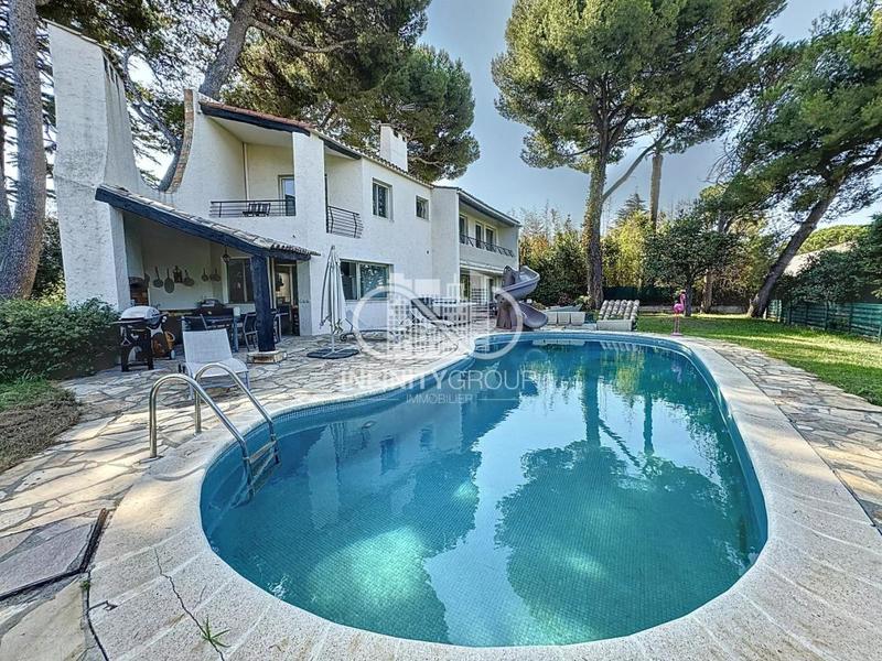 Propriété - 340 m² - 6 pièces