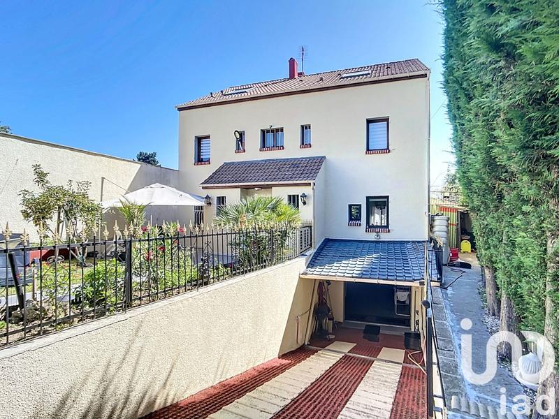 Maison - 200 m² - 7 pièces