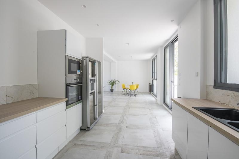 Maison - 220 m² - 8 pièces