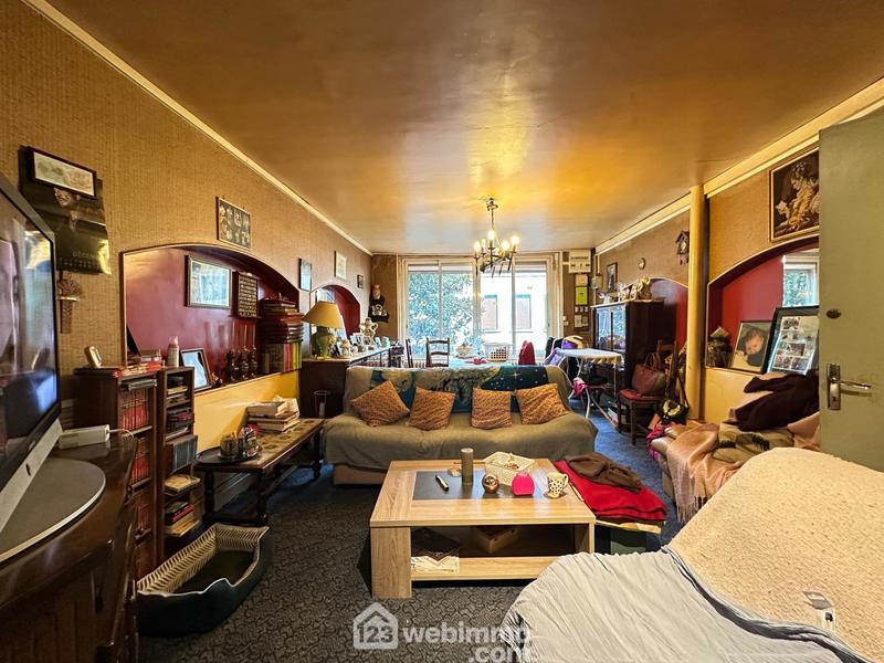 Maison - 305 m² - 12 pièces