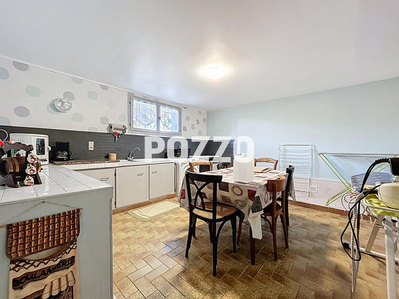 Maison - 302 m² - 9 pièces