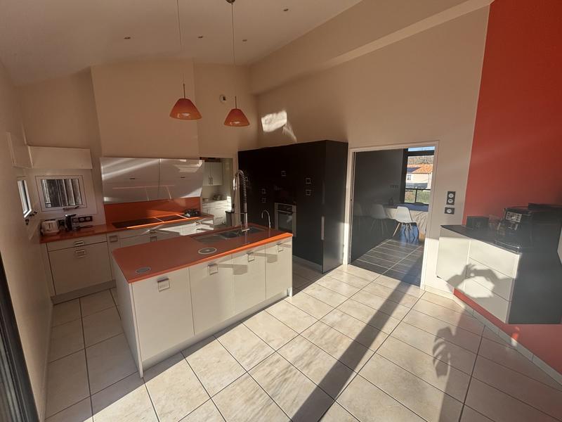 Maison contemporaine - 255 m² - 7 pièces