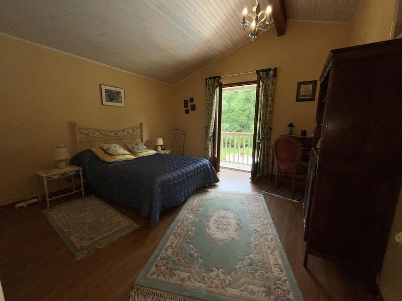 Maison - 238 m² - 5 pièces