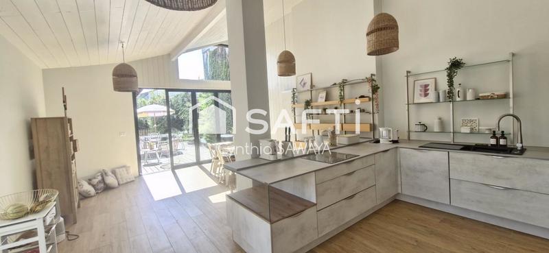 Maison - 241 m² - 7 pièces