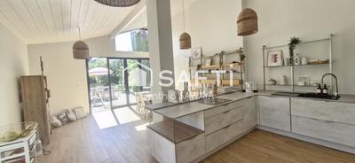 Maison - 241 m² - 7 pièces