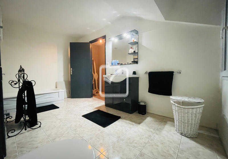 Maison - 281 m² - 9 pièces