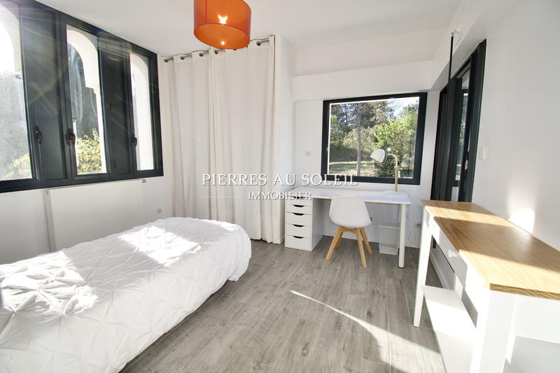 Maison - 230 m² - 8 pièces