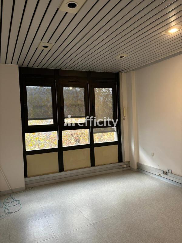 Bureau - 156 m² - 8 pièces