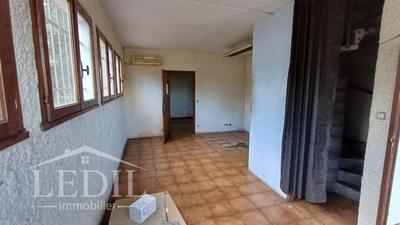 Entrepôt - 376 m² - 1 pièce