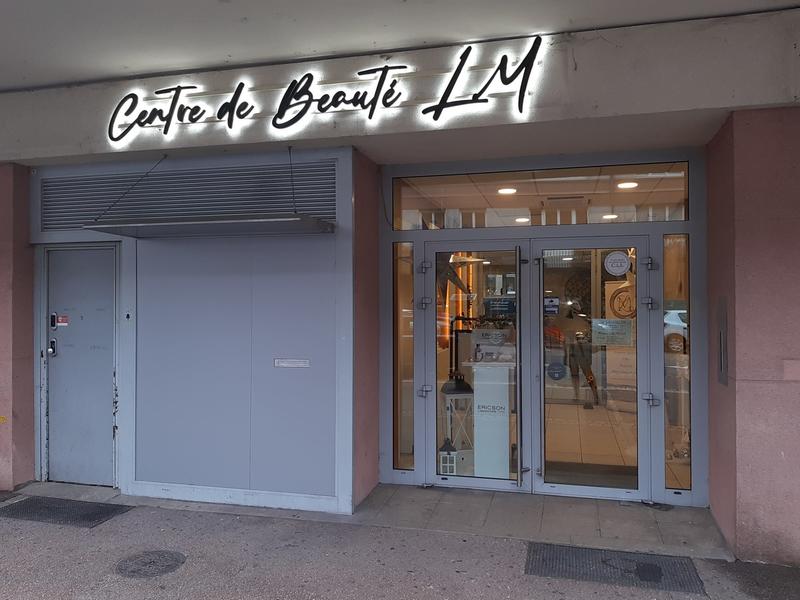 Local commercial - 229 m² - 6 pièces