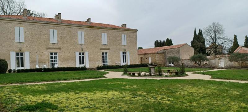 Demeure - 400 m² - 12 pièces