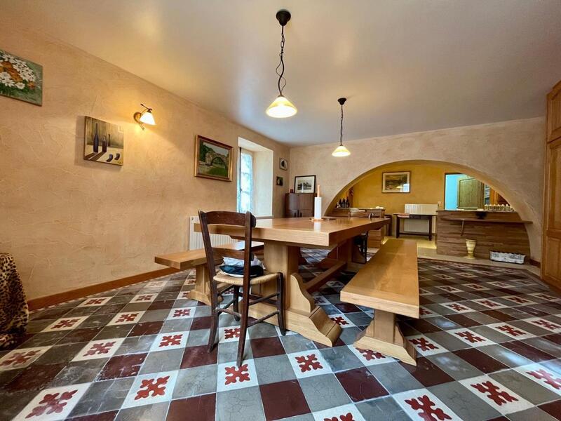 Maison - 214 m² - 8 pièces