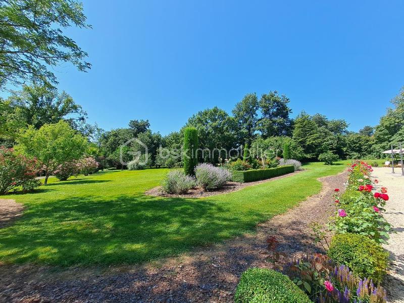 Château - 520 m² - 18 pièces