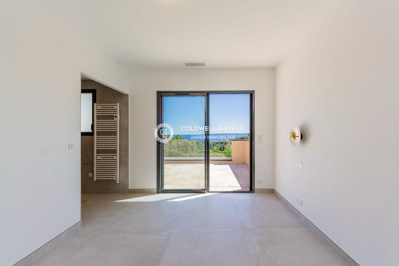 Maison - 270 m² - 5 pièces