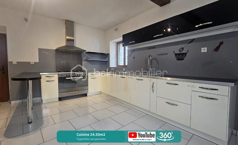 Maison traditionnelle - 226 m² - 7 pièces