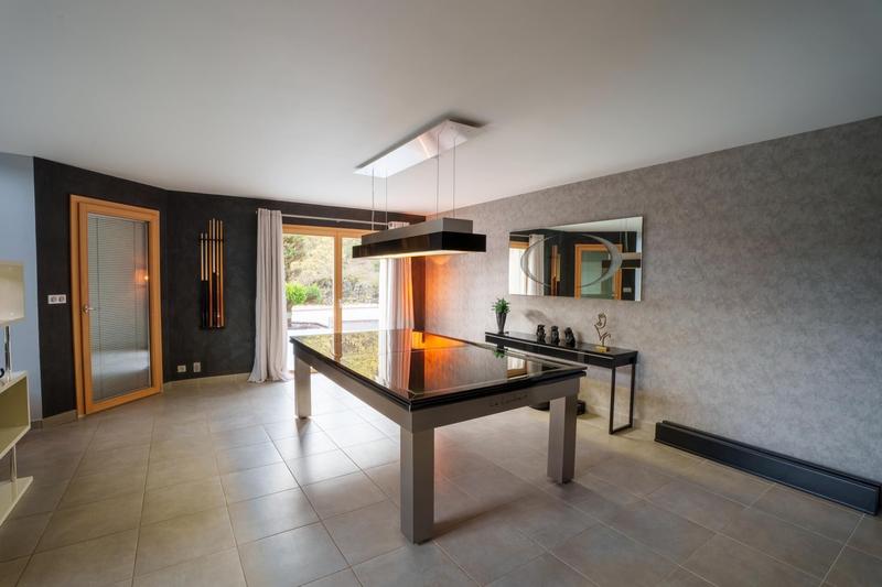 Maison - 280 m² - 10 pièces