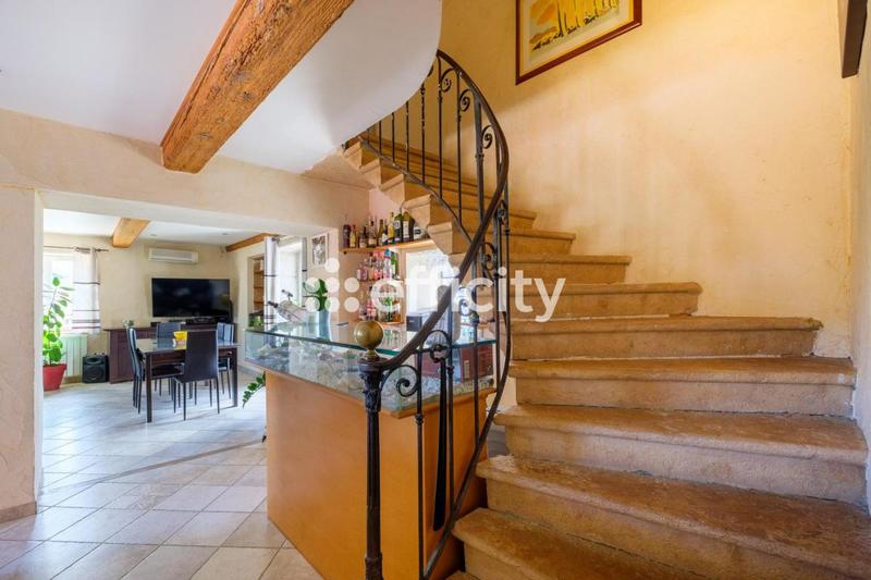 Maison - 196 m² - 6 pièces