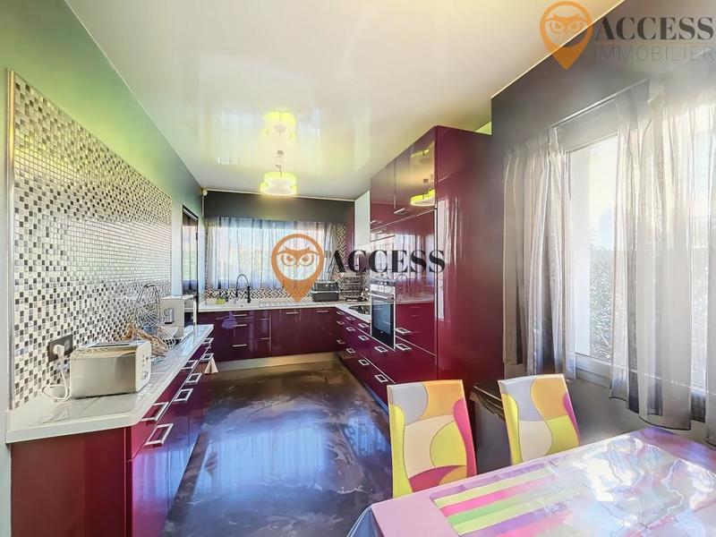 Maison - 218 m² - 8 pièces