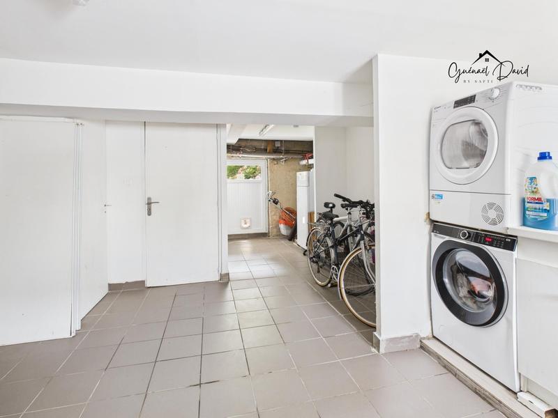 Maison - 182 m² - 8 pièces