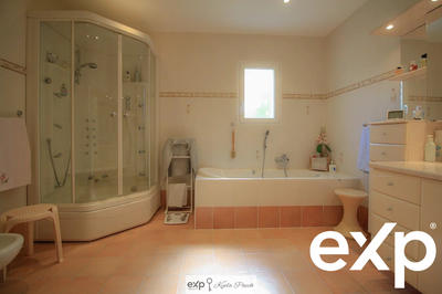 Maison - 238 m² - 8 pièces