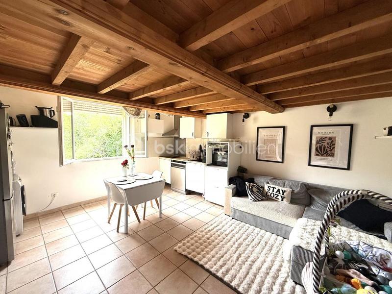 Propriété - 198 m² - 6 pièces