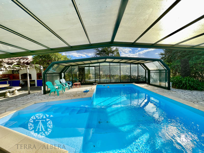 Villa - 285 m² - 10 pièces