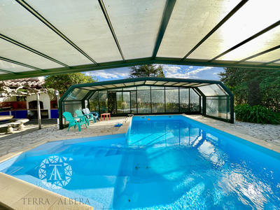 Villa - 285 m² - 10 pièces