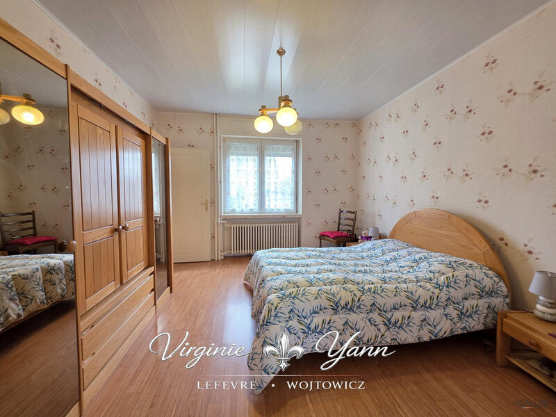 Maison - 180 m² - 8 pièces