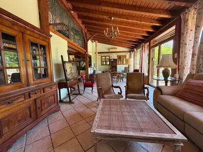 Propriété - 201 m² - 6 pièces