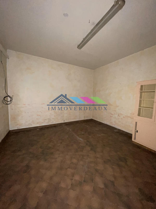 Local commercial - 166 m² - 6 pièces