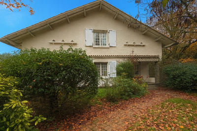 Maison - 213 m² - 7 pièces