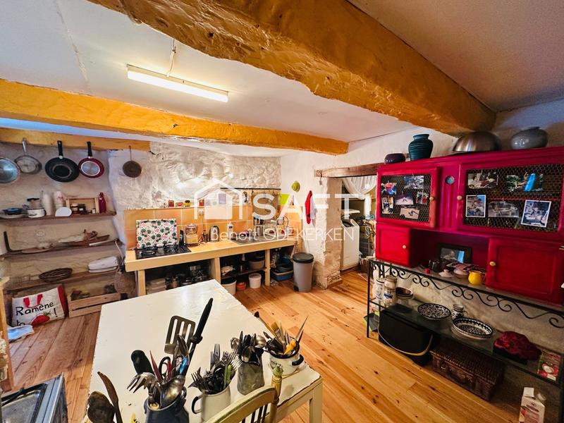 Maison - 300 m² - 8 pièces