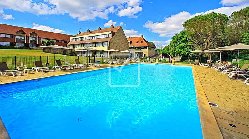 Maison - 3 900 m² - 96 pièces