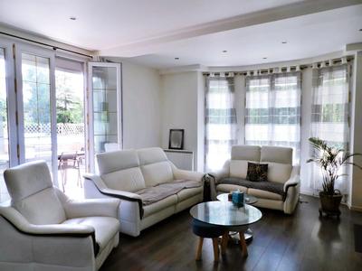 Maison - 220 m² - 8 pièces