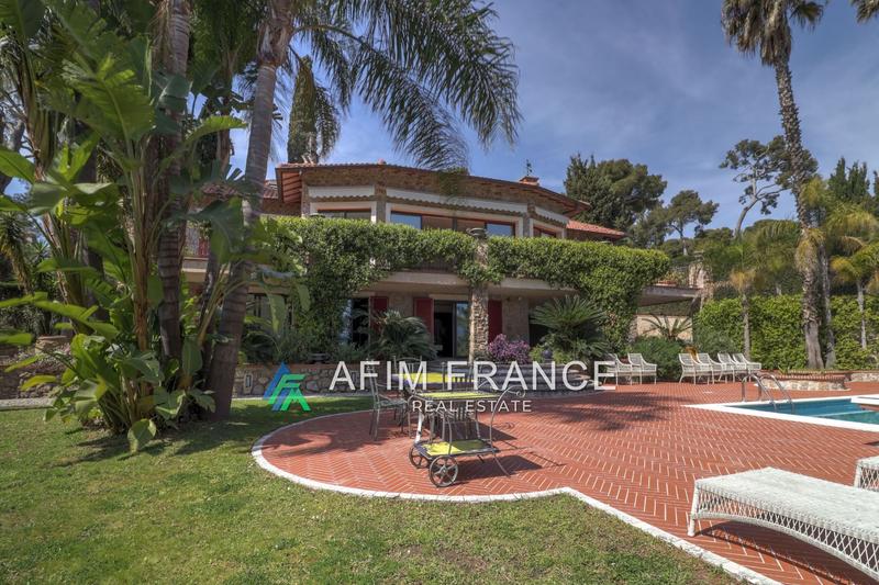 Villa - 360 m² - 7 pièces