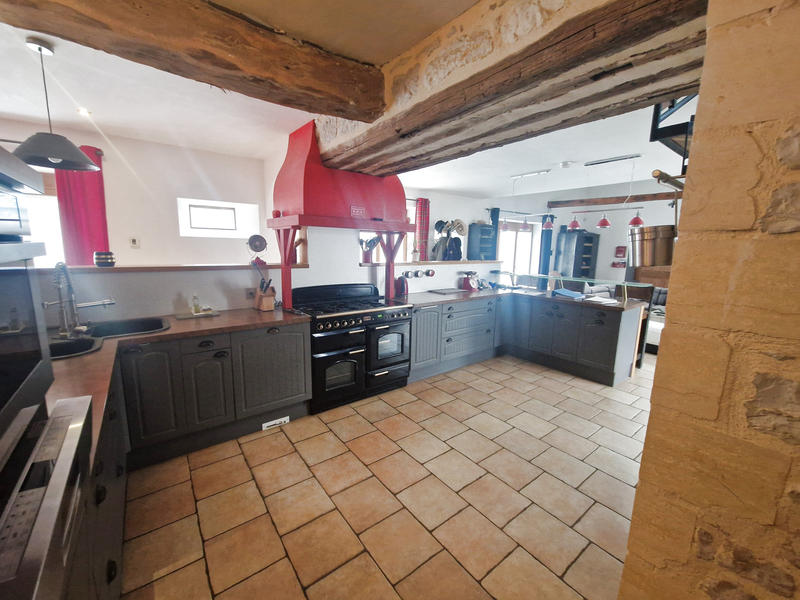 Maison - 223 m² - 7 pièces