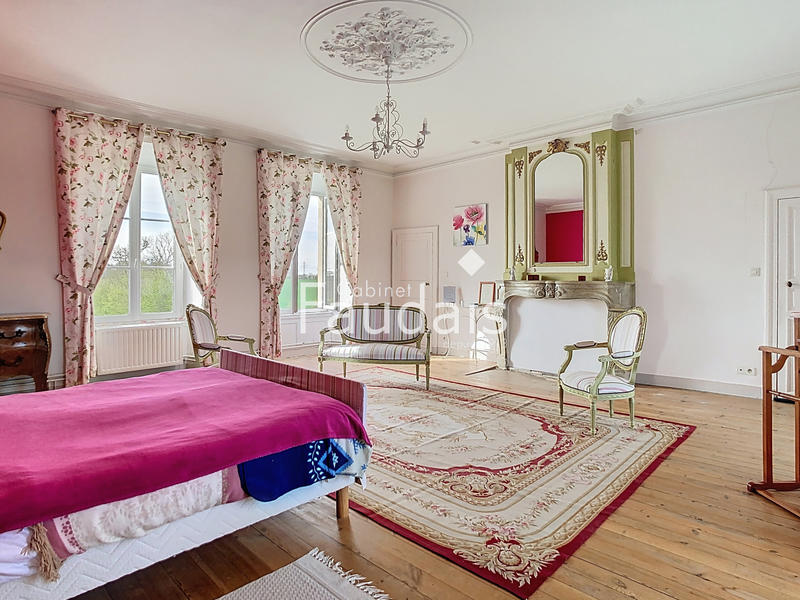 Propriété - 330 m² - 10 pièces