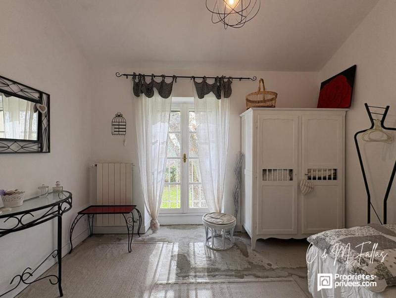 Maison - 205 m² - 9 pièces