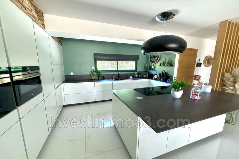 Maison - 203 m² - 10 pièces