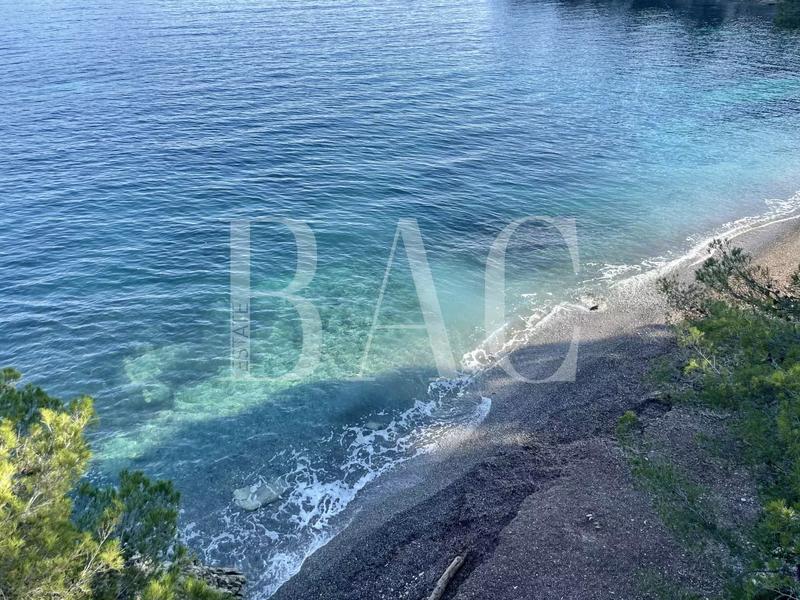 Propriété - 3 500 m² - 30 pièces