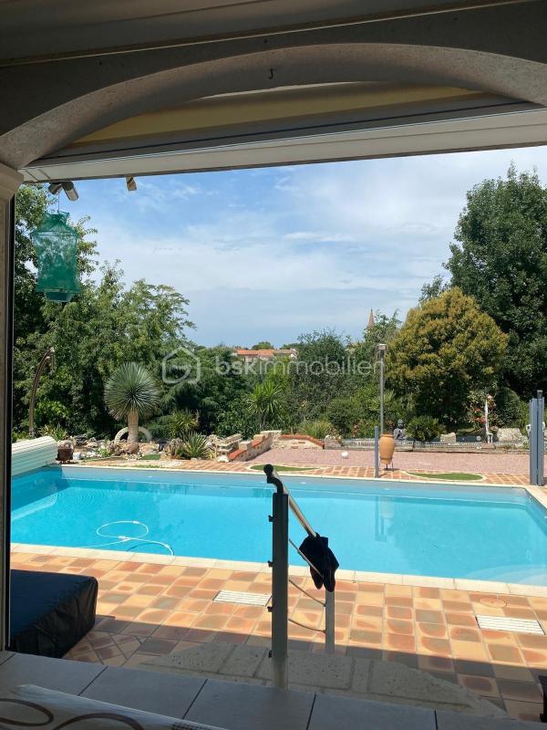 Maison traditionnelle - 218 m² - 6 pièces