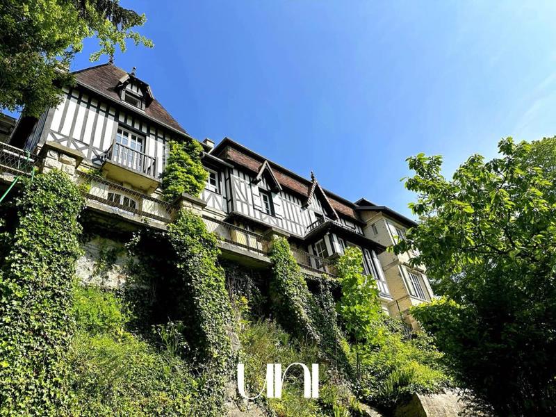 Maison - 280 m² - 9 pièces