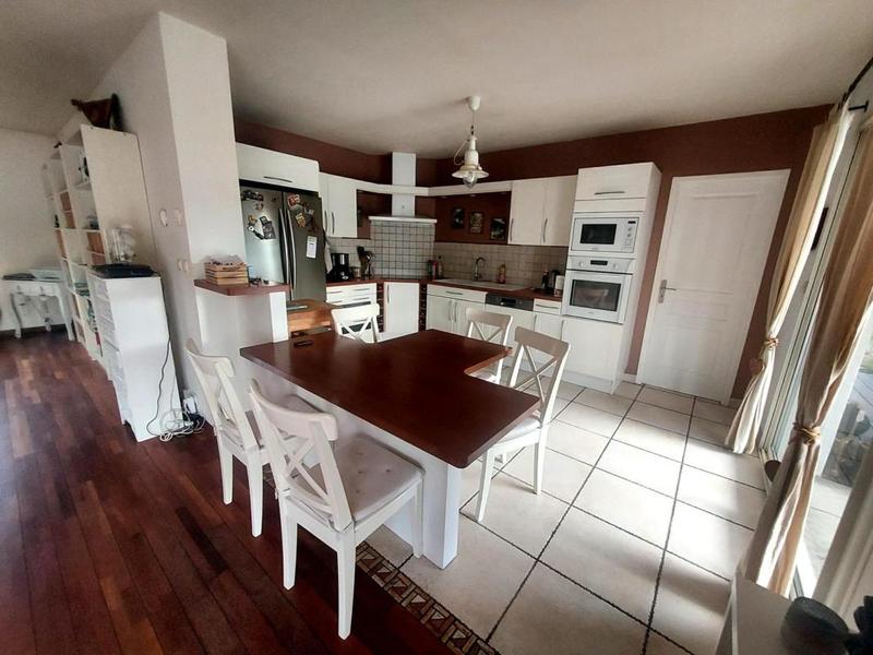 Maison - 220 m² - 6 pièces