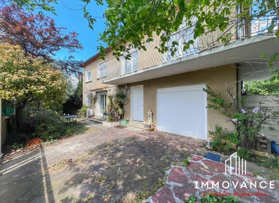 Villa - 180 m² - 8 pièces