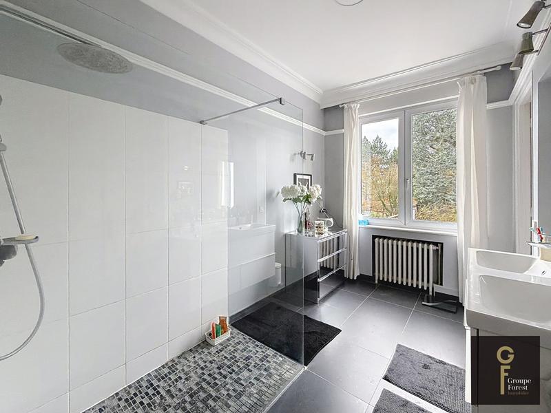 Maison - 306 m² - 10 pièces