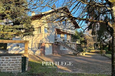 Maison - 229 m² - 7 pièces