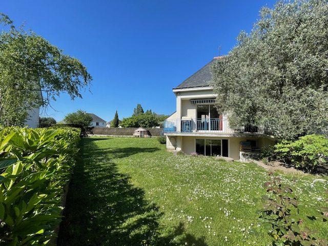 Maison - 223 m² - 9 pièces