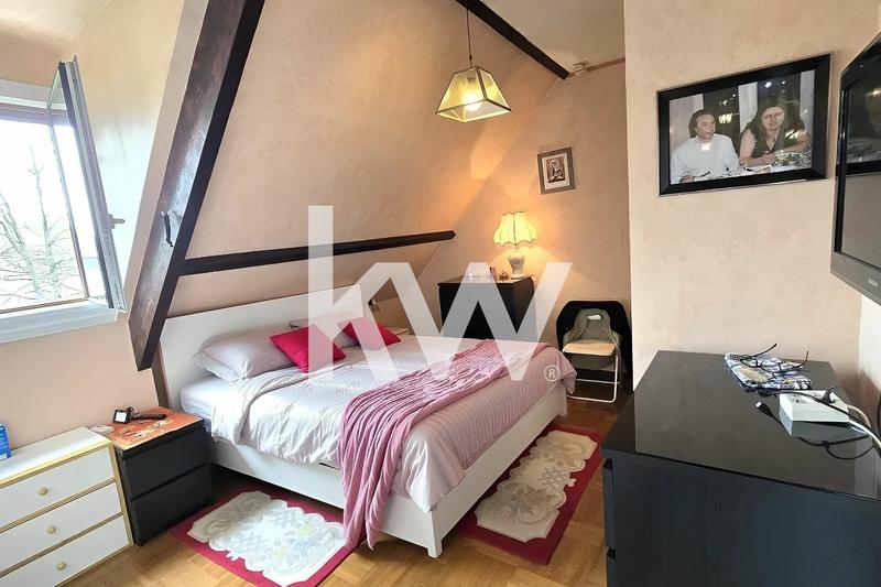 Maison contemporaine - 268 m² - 7 pièces