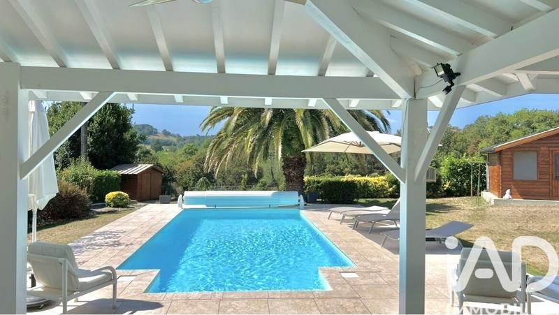 Maison - 202 m² - 6 pièces